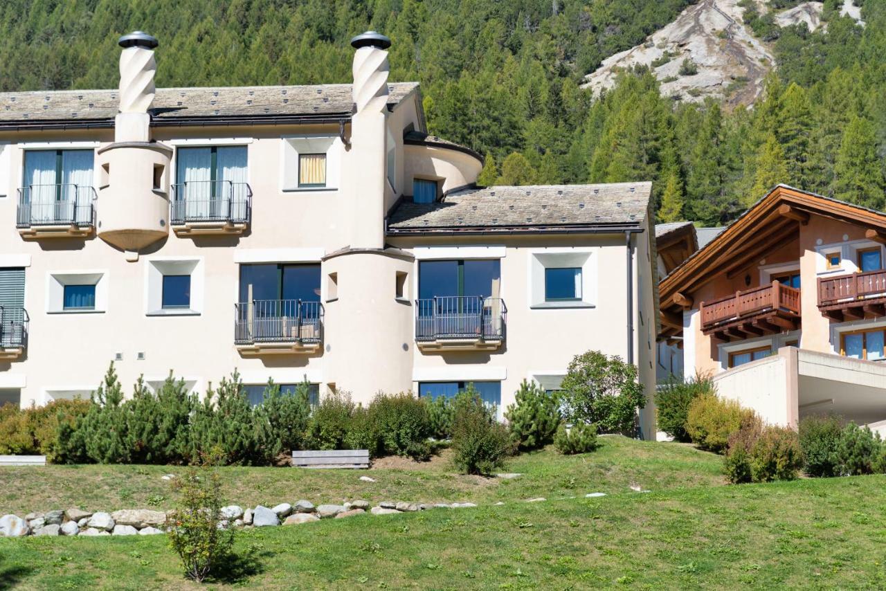 Chesa Saura - La Punt Appartement Buitenkant foto
