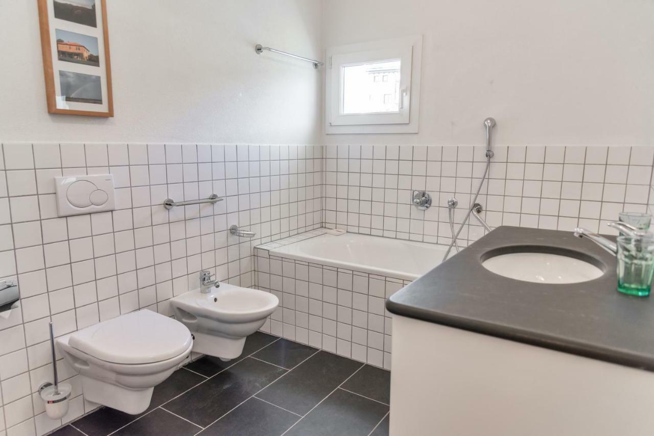 Chesa Saura - La Punt Appartement Buitenkant foto