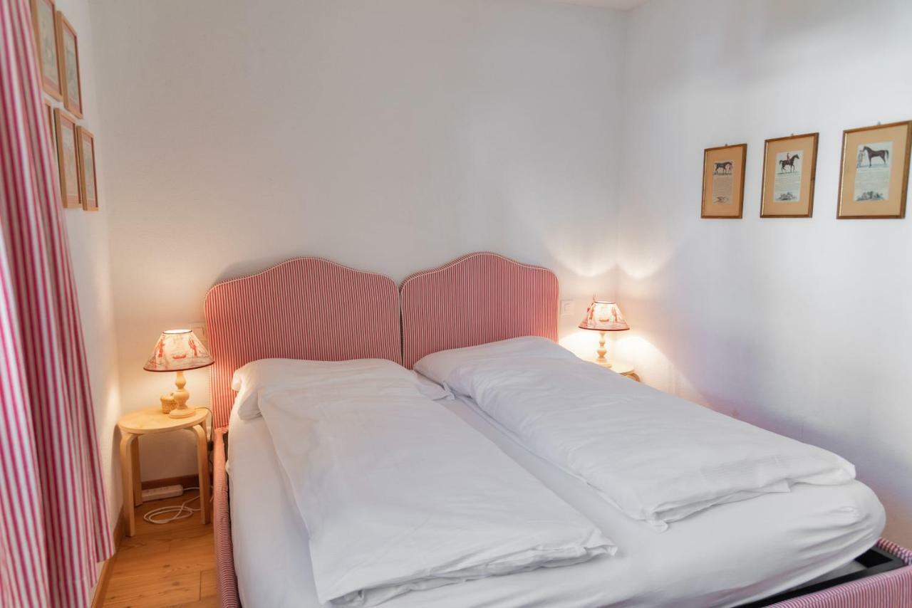 Chesa Saura - La Punt Appartement Buitenkant foto