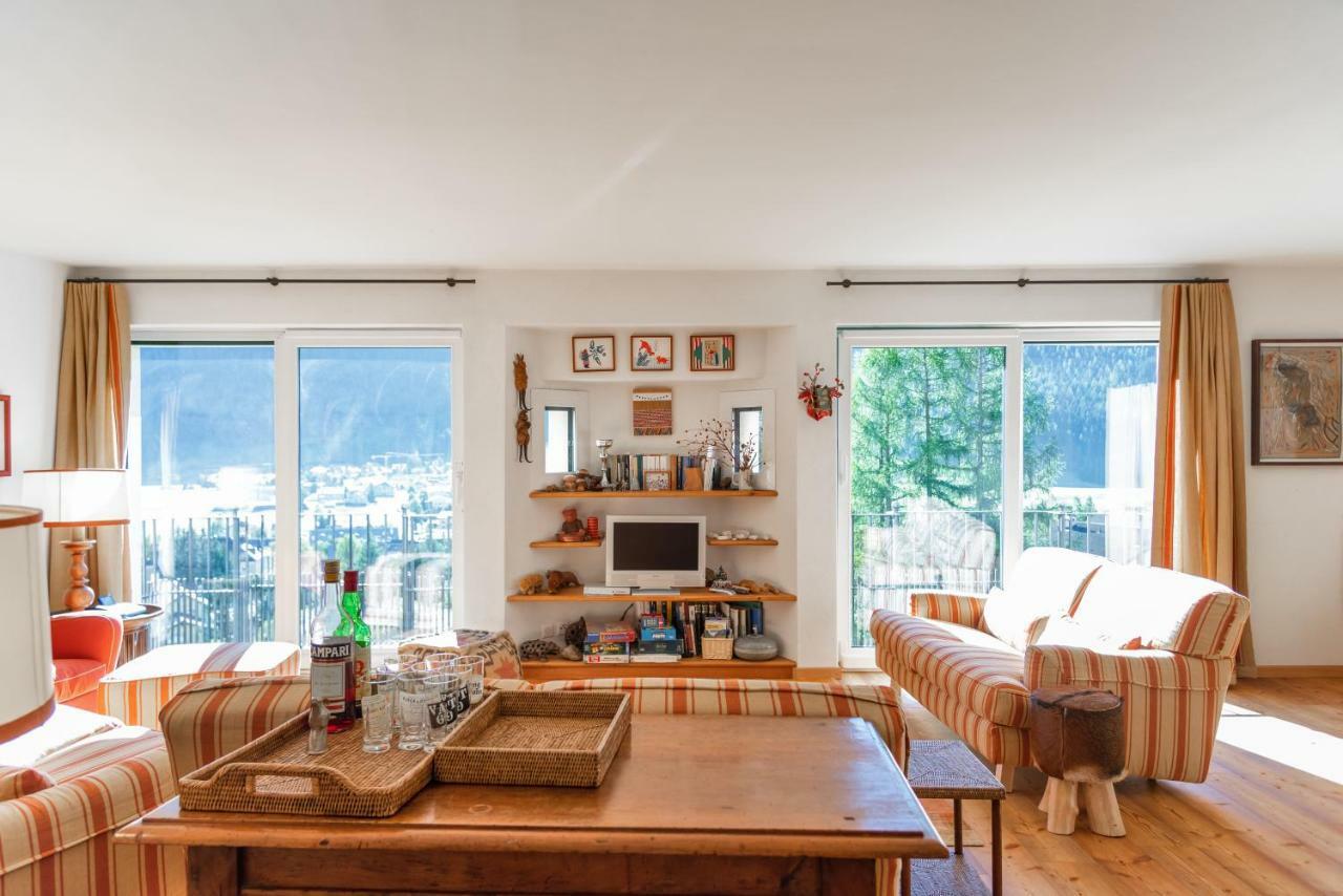 Chesa Saura - La Punt Appartement Buitenkant foto