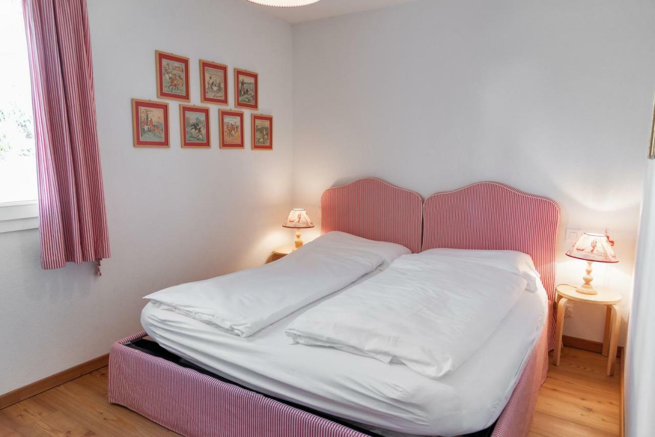 Chesa Saura - La Punt Appartement Buitenkant foto