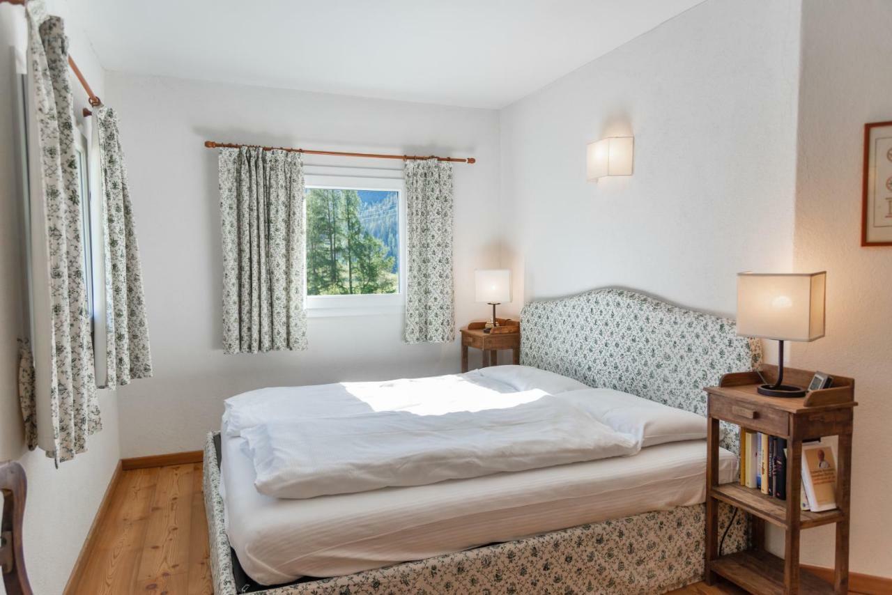 Chesa Saura - La Punt Appartement Buitenkant foto