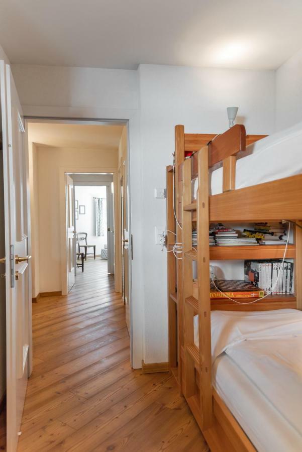 Chesa Saura - La Punt Appartement Buitenkant foto