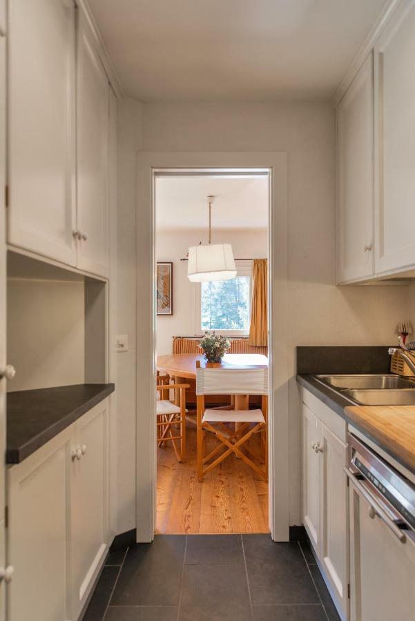 Chesa Saura - La Punt Appartement Buitenkant foto