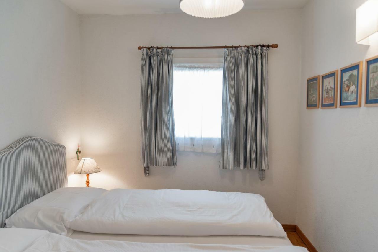 Chesa Saura - La Punt Appartement Buitenkant foto