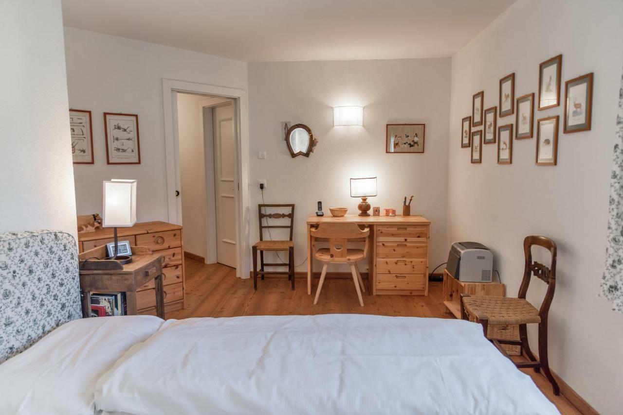 Chesa Saura - La Punt Appartement Buitenkant foto