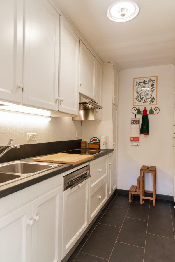 Chesa Saura - La Punt Appartement Buitenkant foto