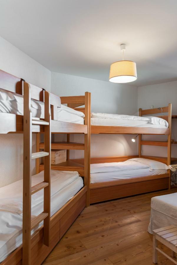 Chesa Saura - La Punt Appartement Buitenkant foto