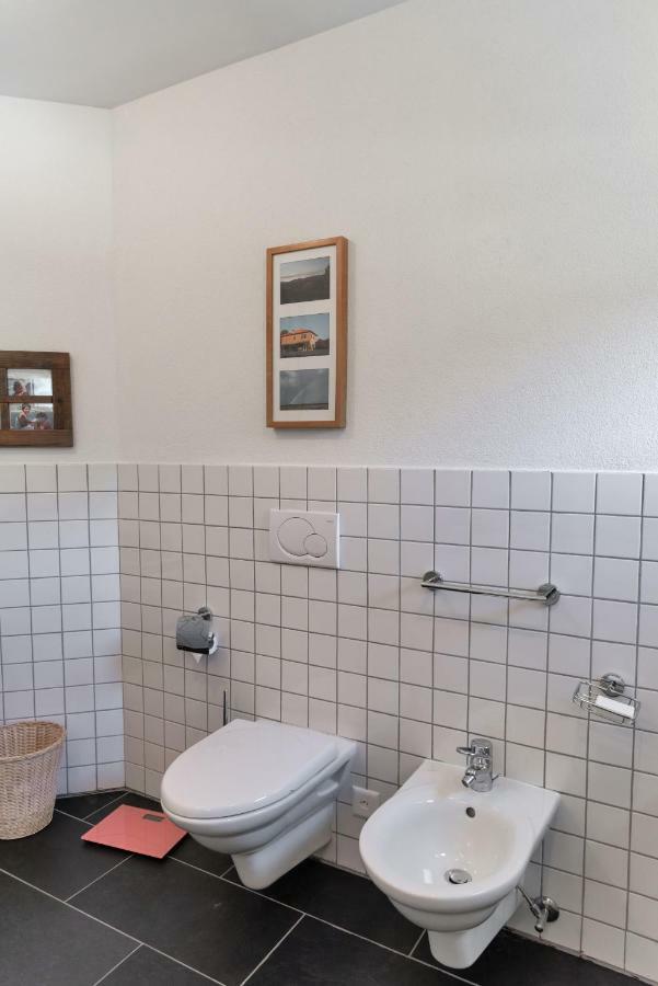 Chesa Saura - La Punt Appartement Buitenkant foto